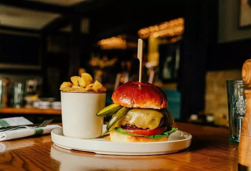 ホテル The Castle Inn