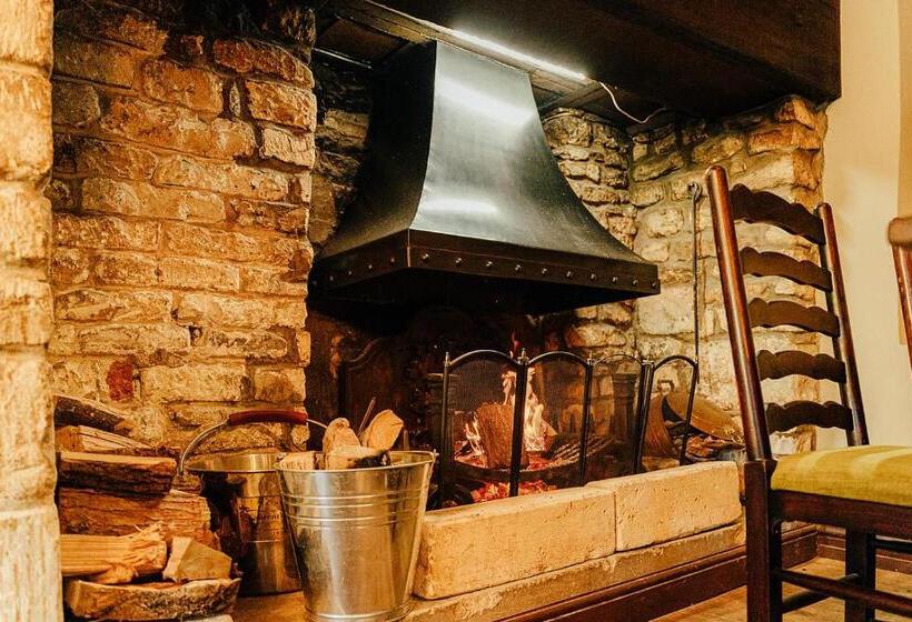 호텔 The Castle Inn