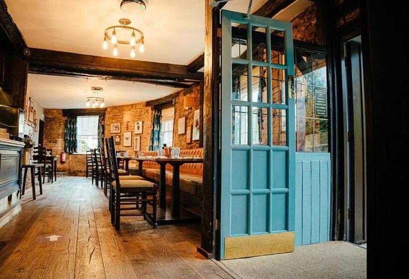 호텔 The Castle Inn