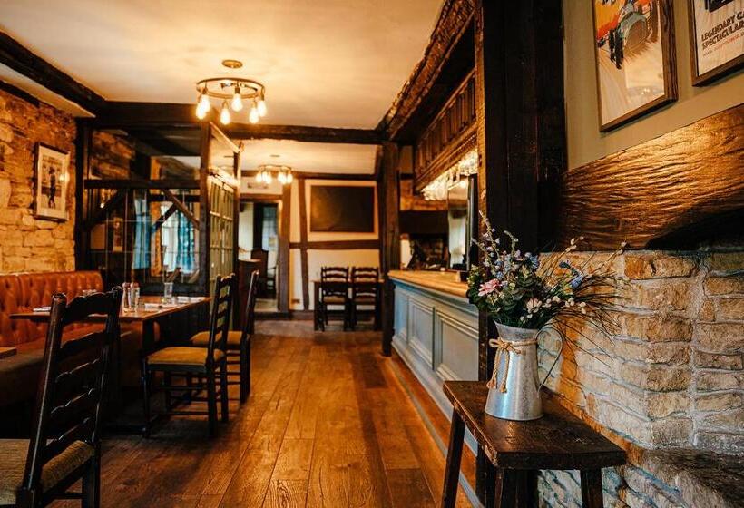 호텔 The Castle Inn