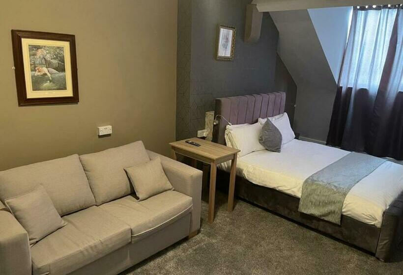 בית מלון כפרי The Clarendon