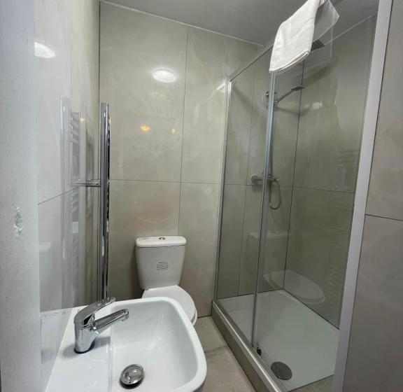 בית מלון כפרי The Clarendon