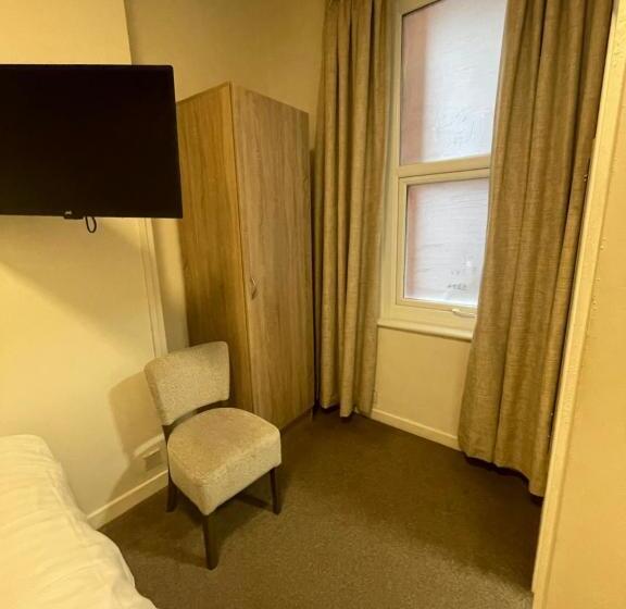 בית מלון כפרי The Clarendon