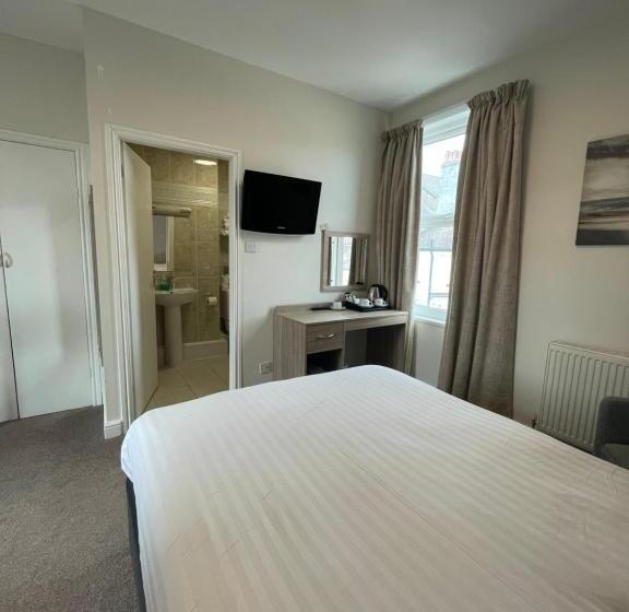 בית מלון כפרי The Clarendon