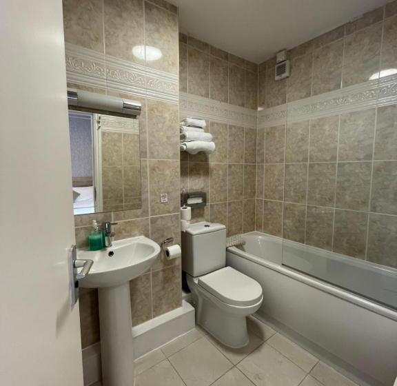 בית מלון כפרי The Clarendon