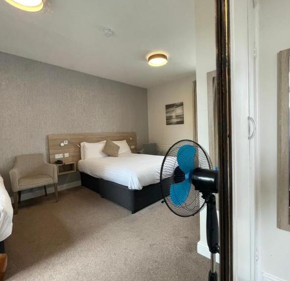 בית מלון כפרי The Clarendon