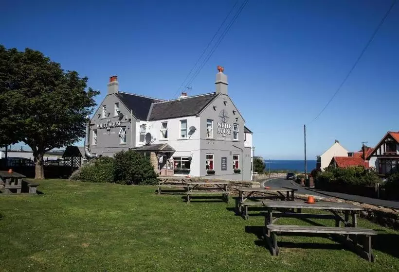 هتل The White House Inn   Whitby