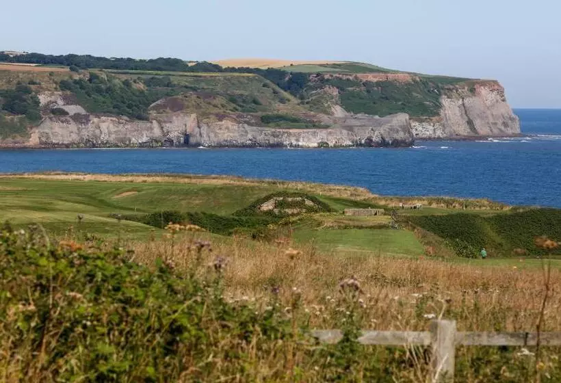 هتل The White House Inn   Whitby