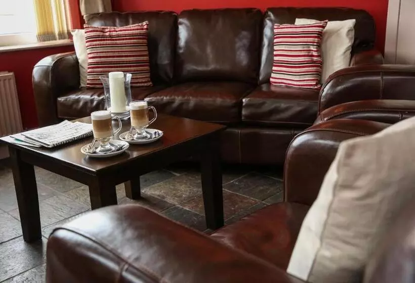 هتل The White House Inn   Whitby