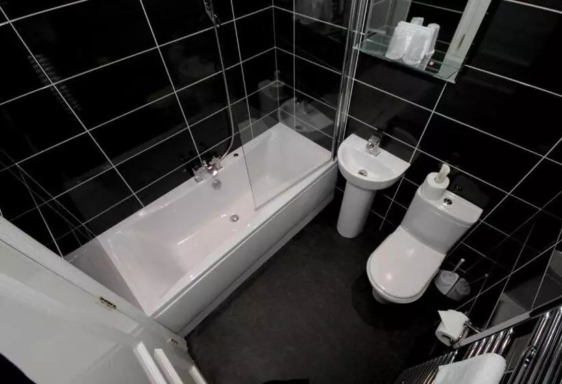 هتل The White House Inn   Whitby