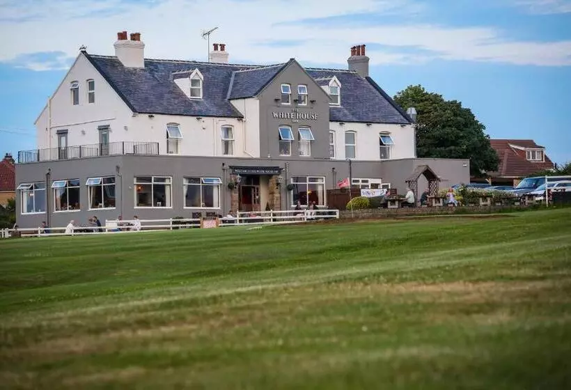 هتل The White House Inn   Whitby