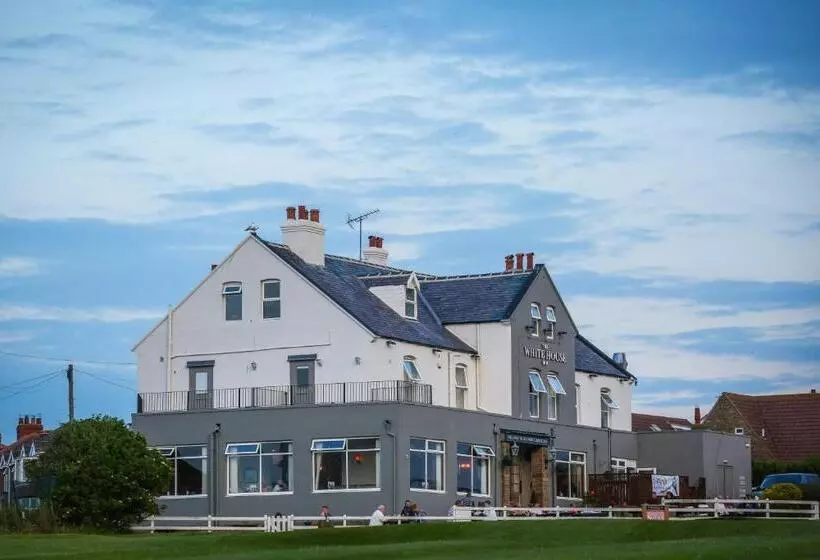 هتل The White House Inn   Whitby