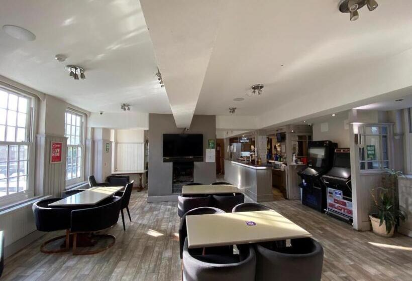 فندق Wendover Arms