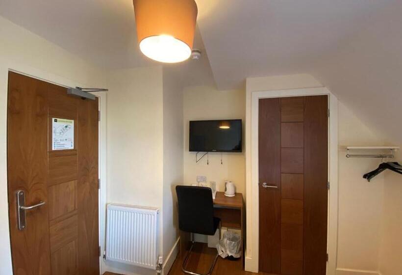 فندق Wendover Arms