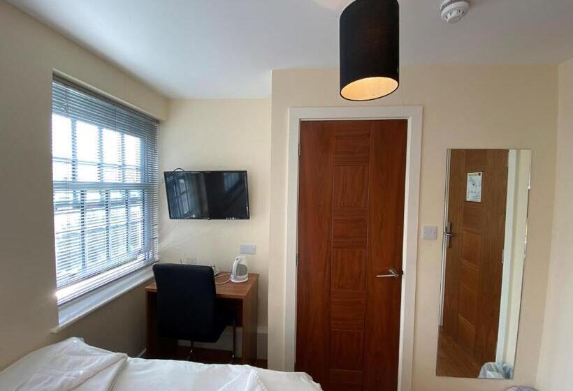 فندق Wendover Arms