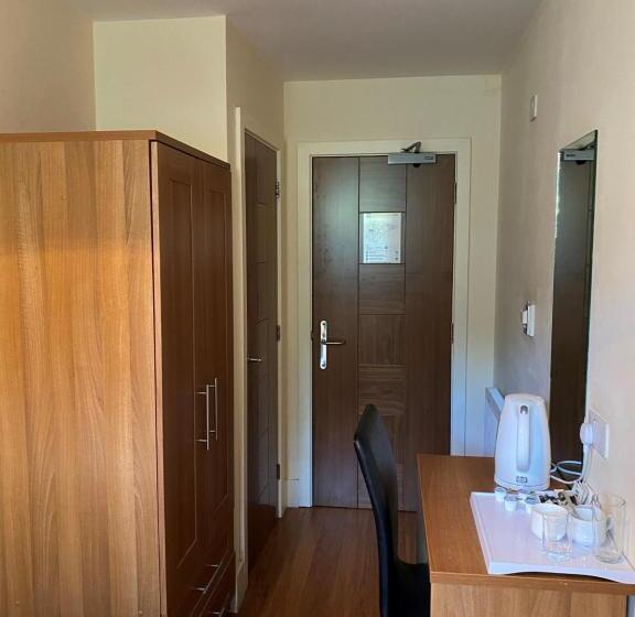 فندق Wendover Arms