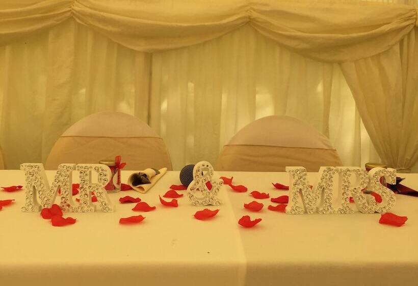 فندق Wendover Arms