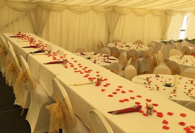 فندق Wendover Arms