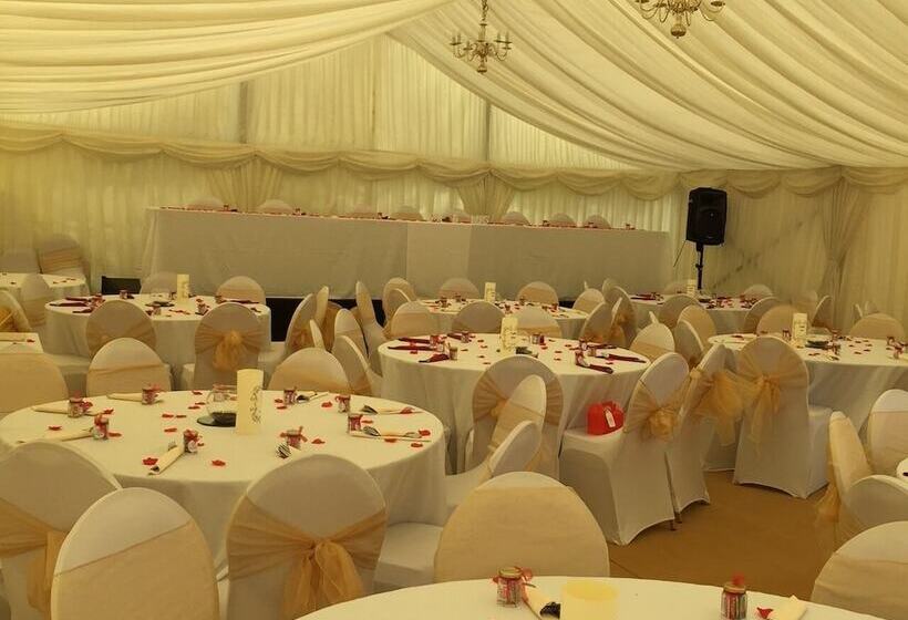 فندق Wendover Arms