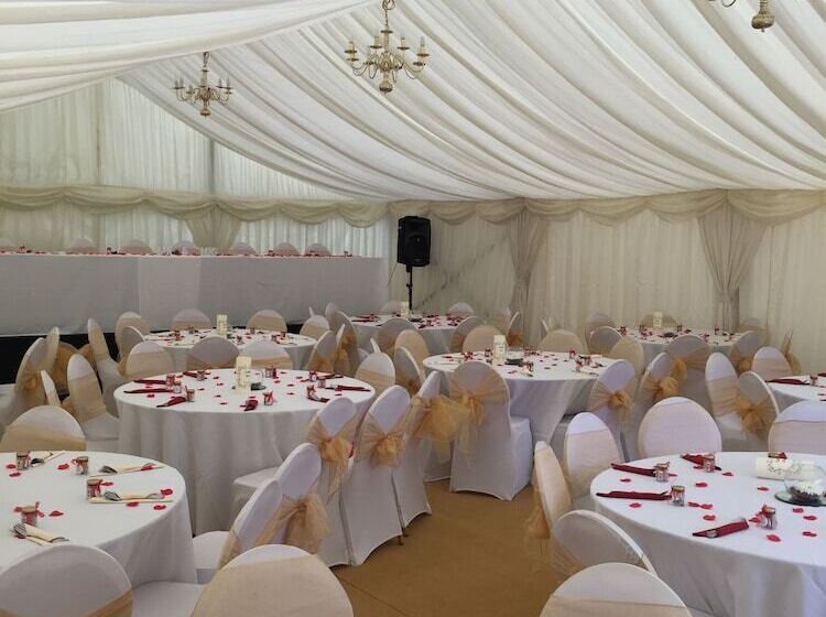 فندق Wendover Arms