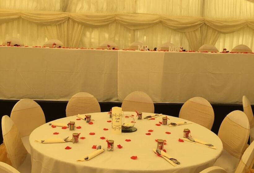 فندق Wendover Arms