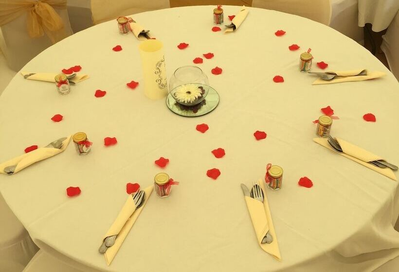 فندق Wendover Arms