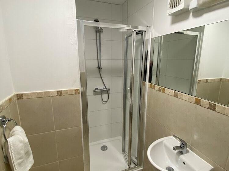 فندق Wendover Arms