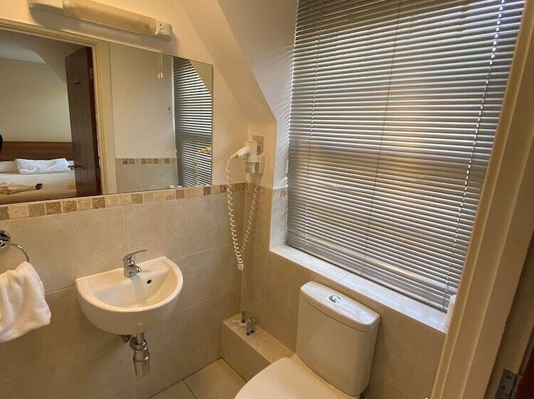 فندق Wendover Arms