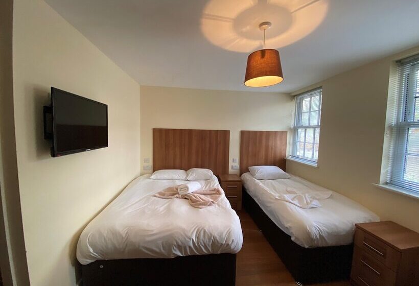 فندق Wendover Arms