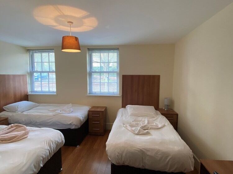 فندق Wendover Arms