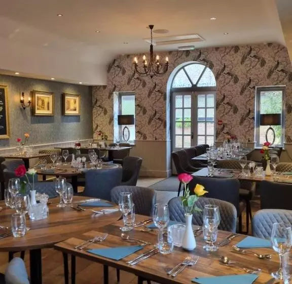 Hotelli White Horse Inn & Restaurant