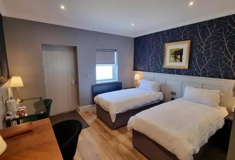 Hotelli White Horse Inn & Restaurant