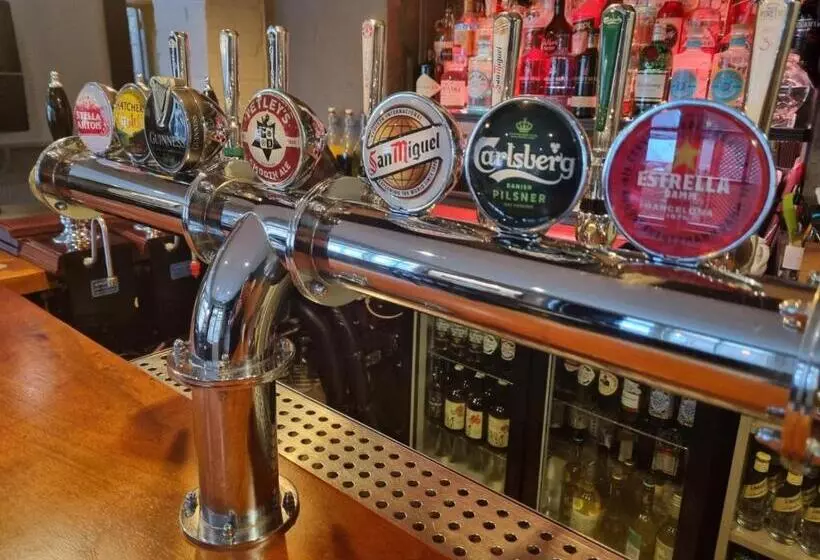 Hotelli White Horse Inn & Restaurant