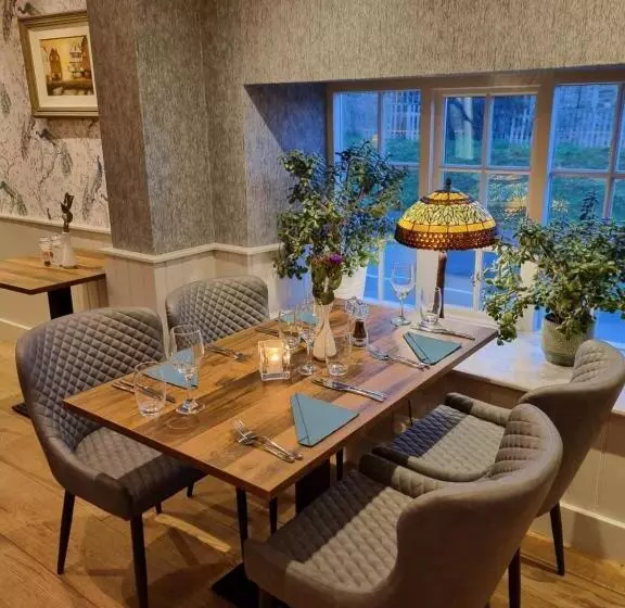 Hotelli White Horse Inn & Restaurant