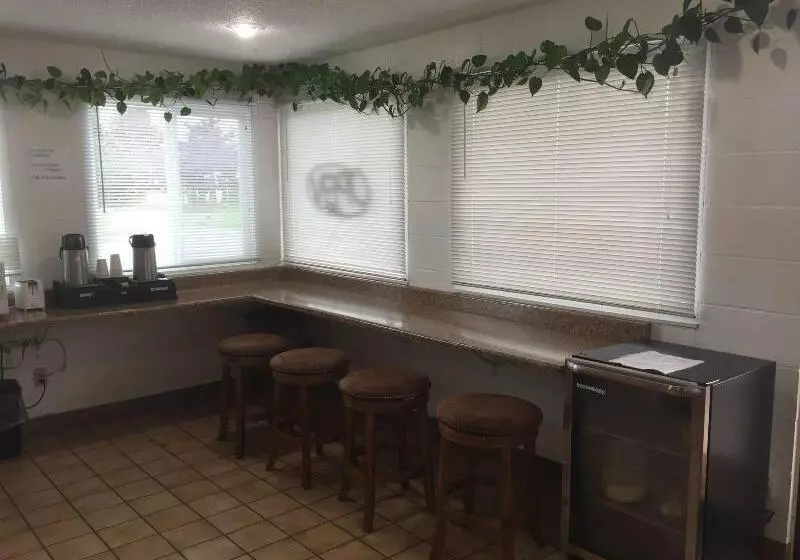 Northwoods Motel
