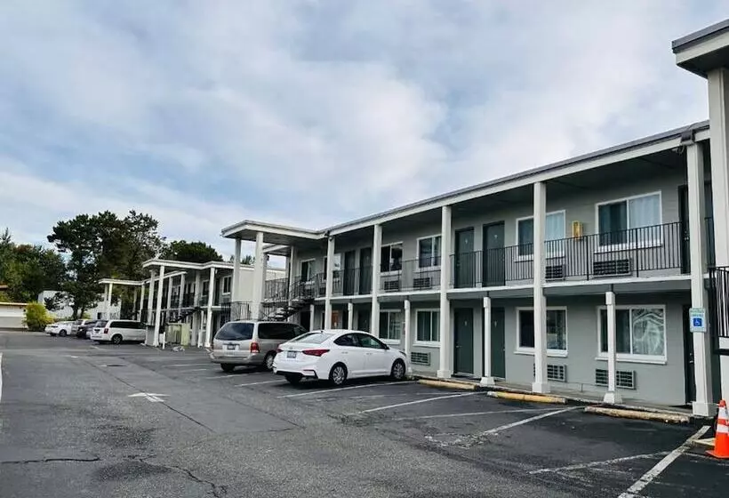 Northwoods Motel