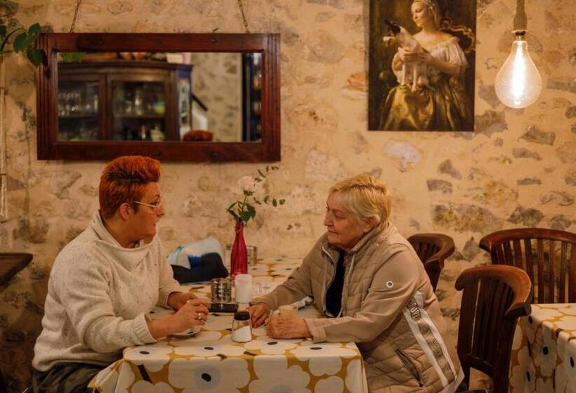 فندق صغير Dios Esta Bien