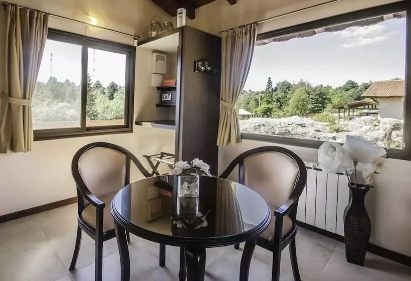 ホテル Aires Serranos Suites
