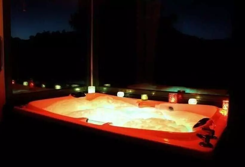 ホテル Aires Serranos Suites