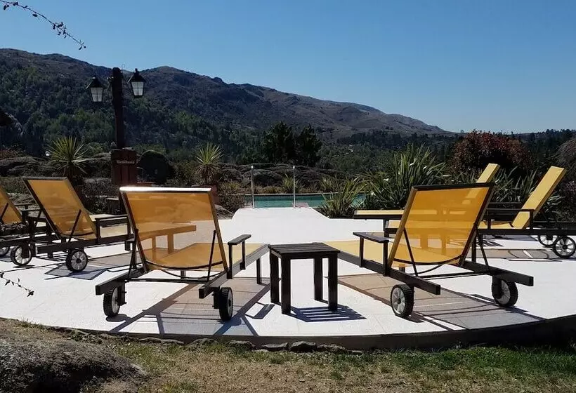 ホテル Aires Serranos Suites