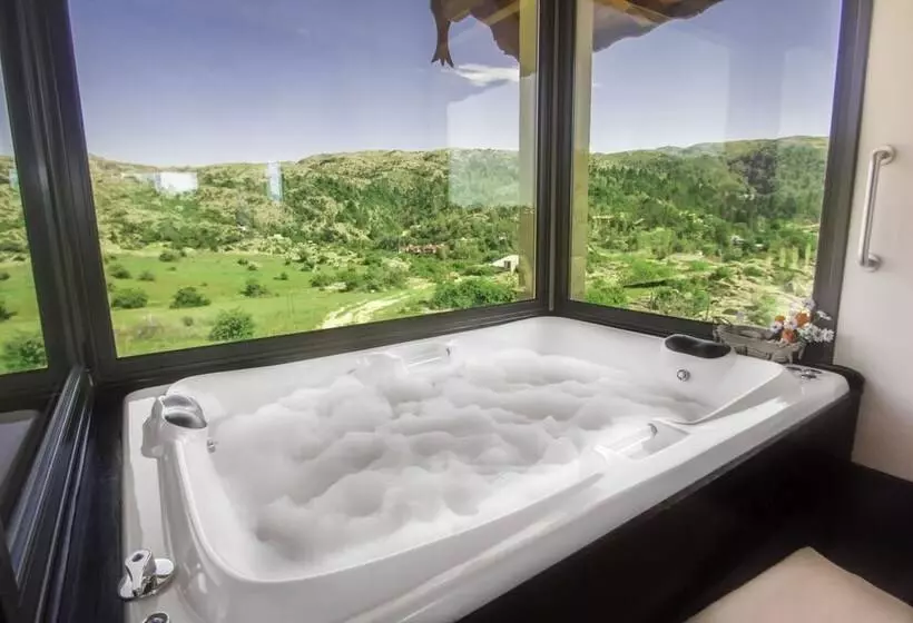 ホテル Aires Serranos Suites