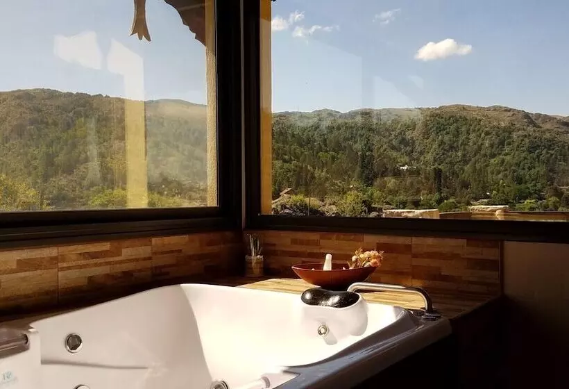 ホテル Aires Serranos Suites