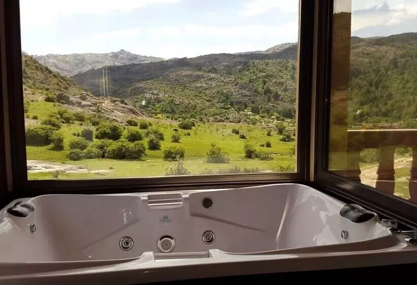 ホテル Aires Serranos Suites