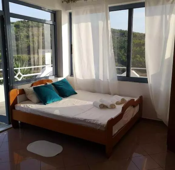 ホテル Heaven Beach Sarandë