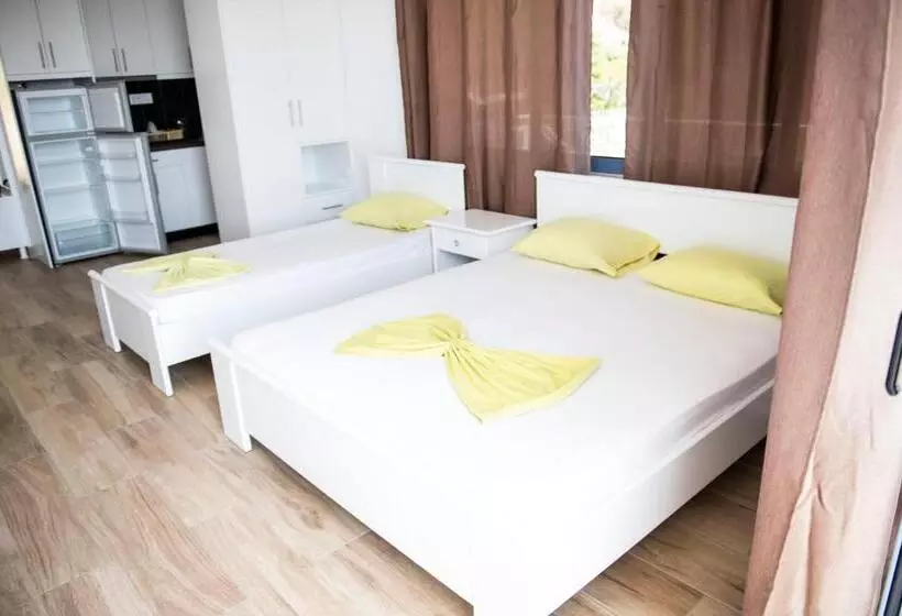 ホテル Heaven Beach Sarandë