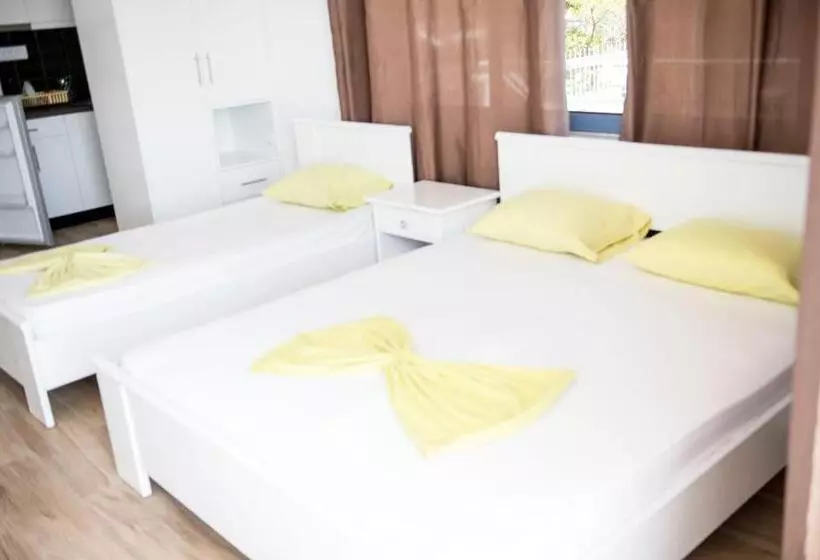ホテル Heaven Beach Sarandë