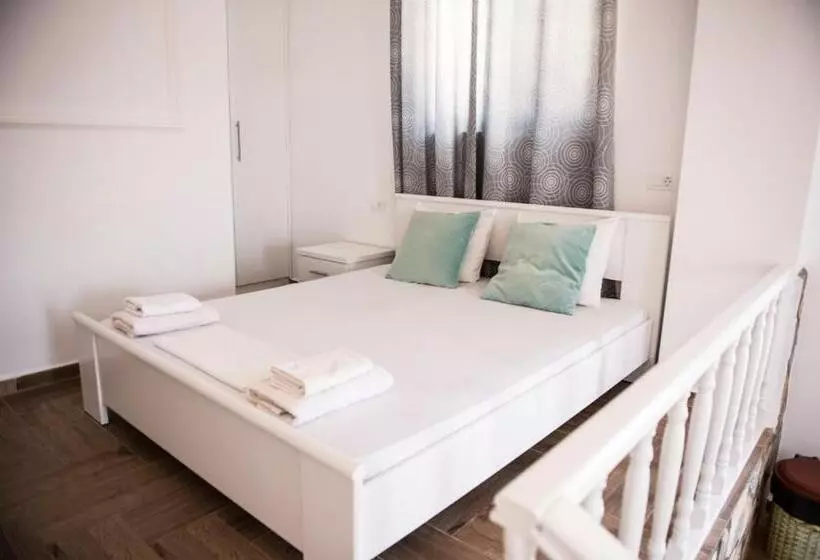 ホテル Heaven Beach Sarandë