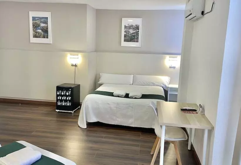 Hotel Hostal Gran Vía
