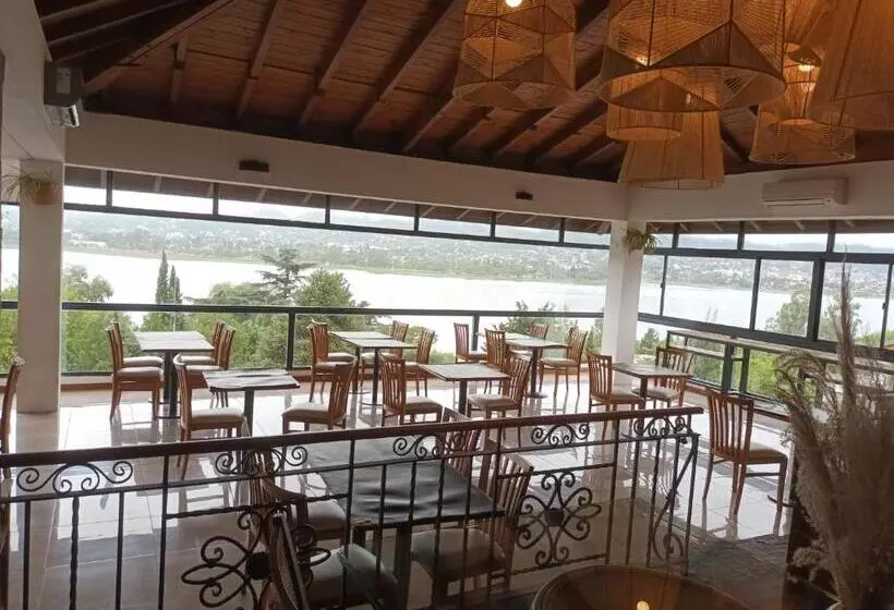 ホテル Tagore Suites