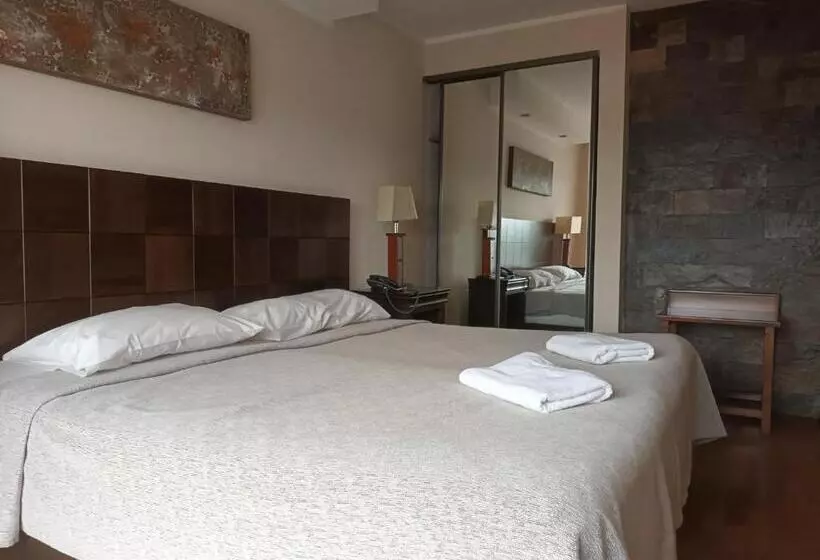 ホテル Tagore Suites